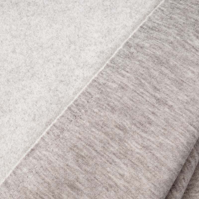 Stickat Modetyg Enfärgad