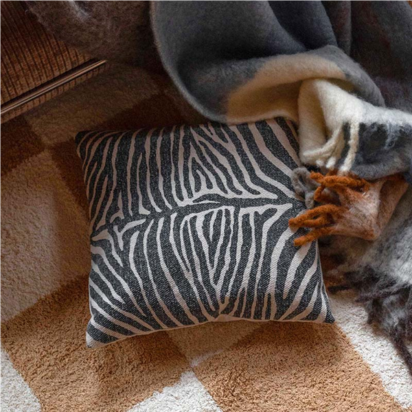 Kuddfodral Zoo Svart 80 | Kuddfodral | Mönstrade kuddfodral | Ohlssons Tyger